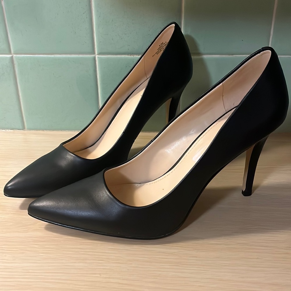 Nine West Black Classic Pumps